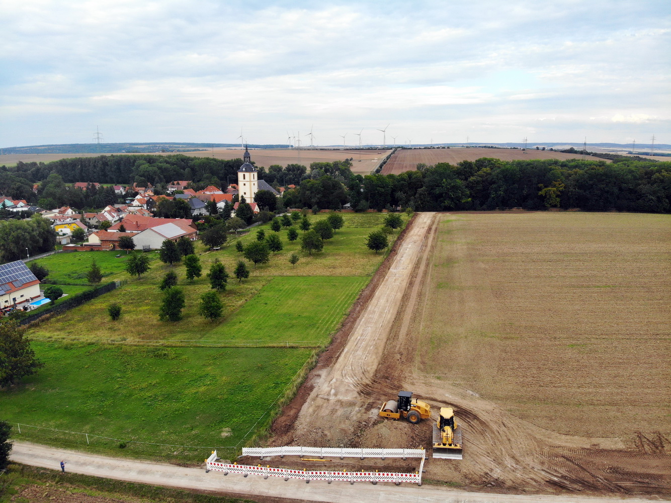 Wegebau zum Schlosspark und Kirche Molsdorf geht voran.